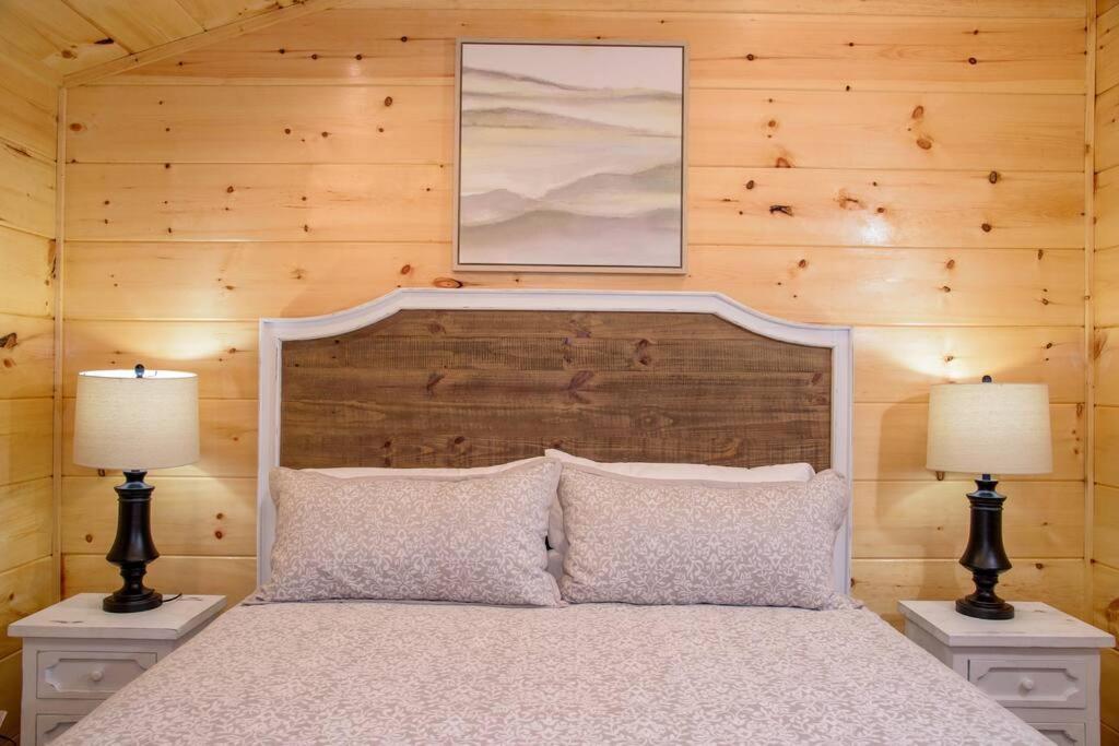 Spacious 2800 Sq Ft-Cozy Wood Cabin-New Build Pigeon Forge Ngoại thất bức ảnh