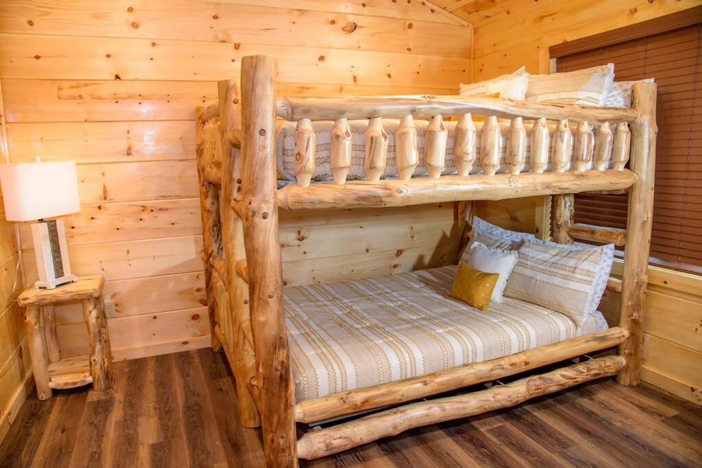Spacious 2800 Sq Ft-Cozy Wood Cabin-New Build Pigeon Forge Ngoại thất bức ảnh