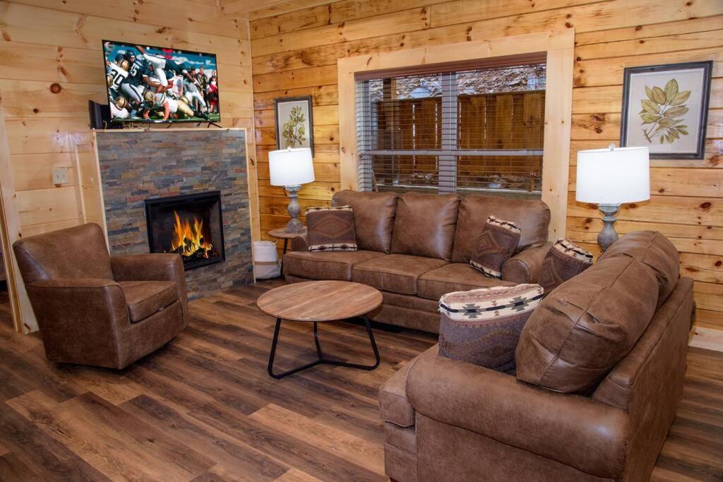 Spacious 2800 Sq Ft-Cozy Wood Cabin-New Build Pigeon Forge Ngoại thất bức ảnh