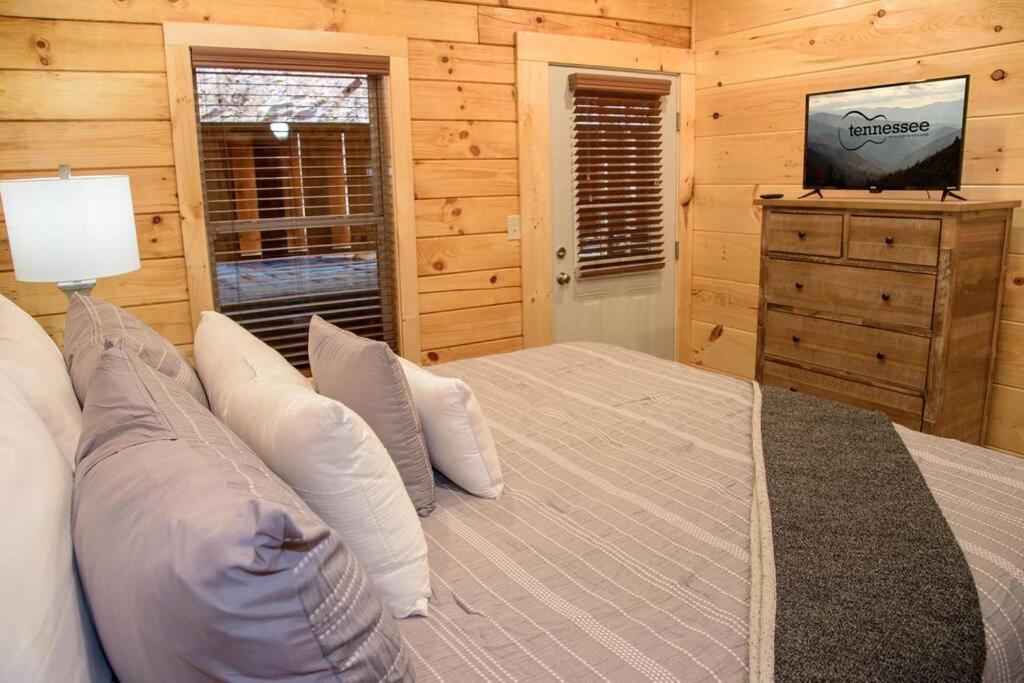 Spacious 2800 Sq Ft-Cozy Wood Cabin-New Build Pigeon Forge Ngoại thất bức ảnh