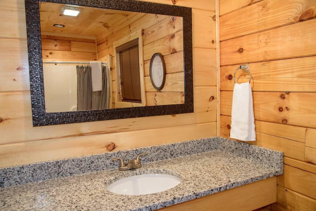 Spacious 2800 Sq Ft-Cozy Wood Cabin-New Build Pigeon Forge Ngoại thất bức ảnh