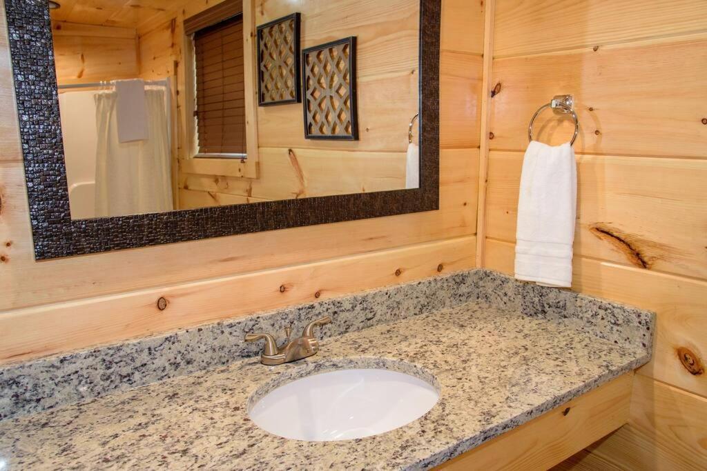 Spacious 2800 Sq Ft-Cozy Wood Cabin-New Build Pigeon Forge Ngoại thất bức ảnh