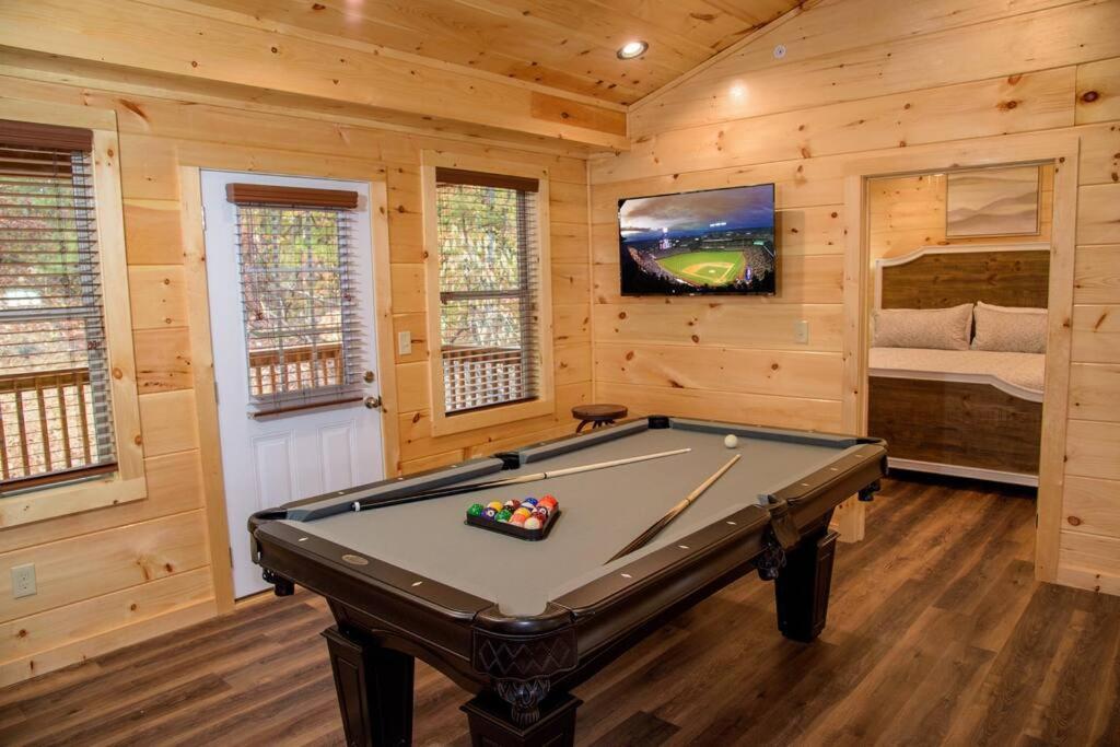 Spacious 2800 Sq Ft-Cozy Wood Cabin-New Build Pigeon Forge Ngoại thất bức ảnh