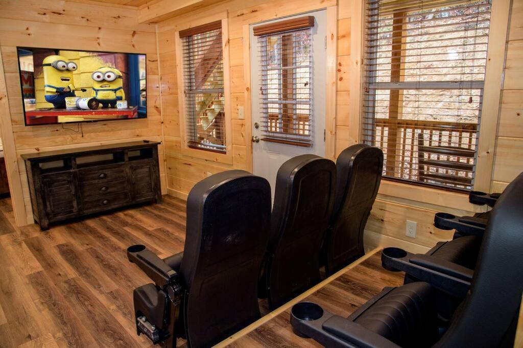 Spacious 2800 Sq Ft-Cozy Wood Cabin-New Build Pigeon Forge Ngoại thất bức ảnh