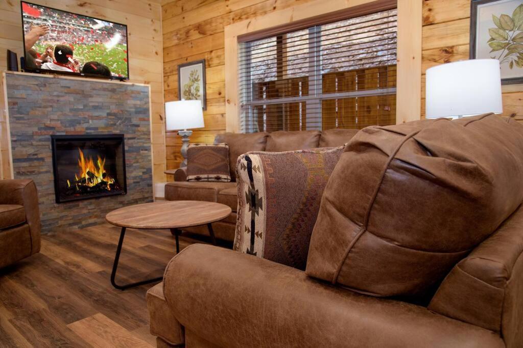 Spacious 2800 Sq Ft-Cozy Wood Cabin-New Build Pigeon Forge Ngoại thất bức ảnh